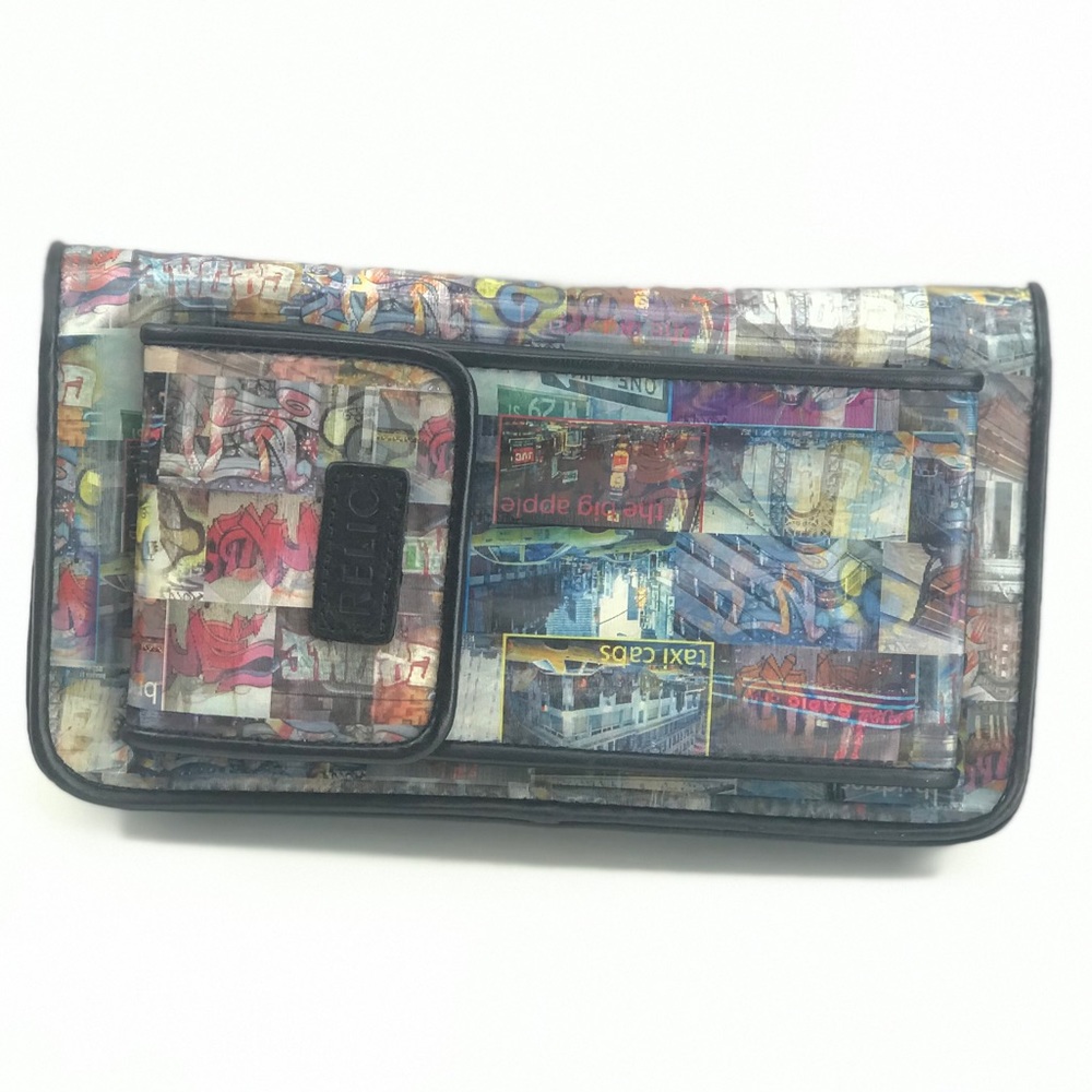 Vtg 90s 00s Y2K holographic wallet graffiti print